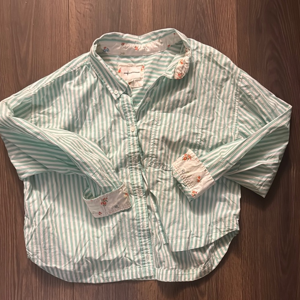 American Eagle Outfitters Green and White Button Down Shirt